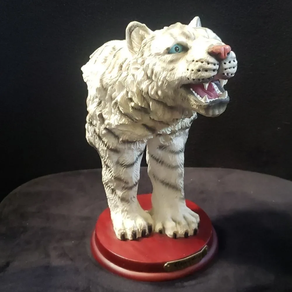 Vintage Classic Wildlife Collection Resin Siberian Tiger Figurine Wood Base